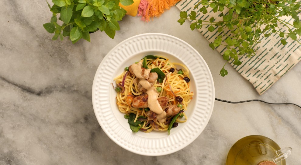 Receita Coxa e Sobrecoxa de Frango com Macarrão e Tahine